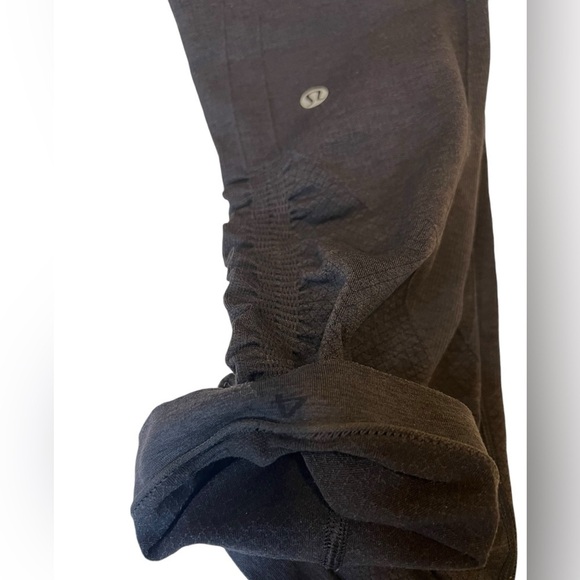 LULULEMON - In The Flow Crop II
Heathered Deep Coal sz4 - Picture 5 of 7